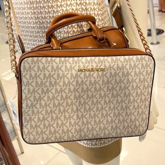 Michael Kors Handbags - Michael Kors Jet Set Item Large EW Crossbody Vanilla